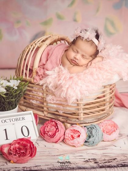 We can incorporate special dates into your session. This setup includes a calendar block to commemorate the baby's birth date, making the memory even more personal.