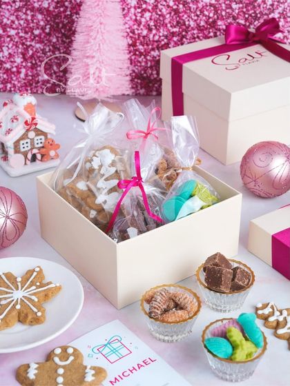 Here's another look at the eggless Christmas gift box. The gingerbread cookies are just as festive and delicious.