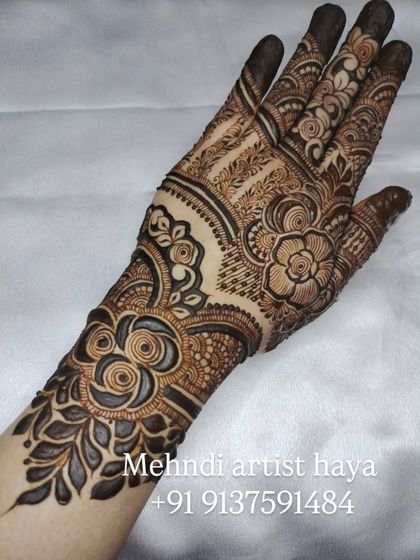 Intricate Bridal Hands photo 33