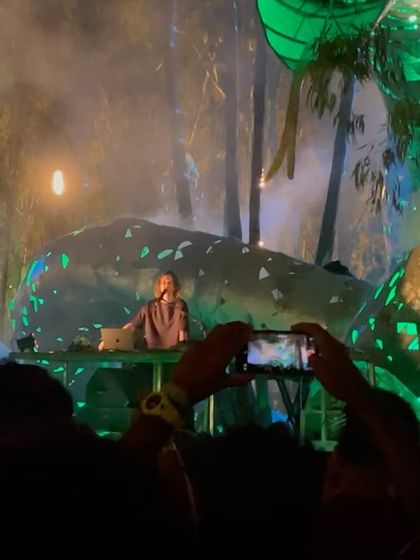 A shot of another artist at Echoes of Earth.