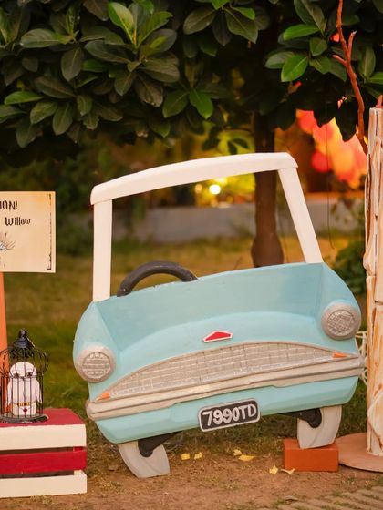 Our custom-built prop of the Weasleys' flying car crashed into the Whomping Willow. This unique piece is a favorite for all Harry Potter fans.