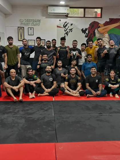The Sunday Jiu-Jitsu squad. A mix of different ranks and experience levels, all here for the same reason: to get better and be part of the community.