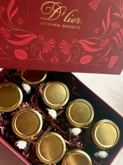 A perfect gift box for any occasion, this hamper is filled with eight of our signature dessert jars, each with a golden lid.