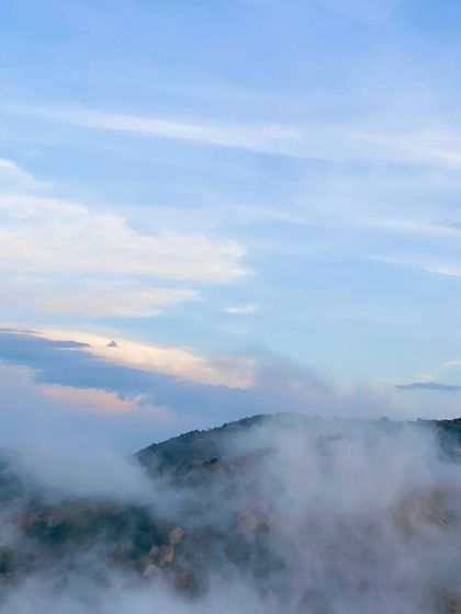 A close-up of the thick, rolling clouds that make the Skandagiri sunrise trek so famous and sought after by adventurers from Bangalore.