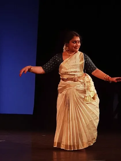Our Guru, Vinaya Narayanan, performing at the Anubhava art experience. This piece explored the theme of 'Tradition and Transition', blending classical Mohiniyattam with fresh interpretations.