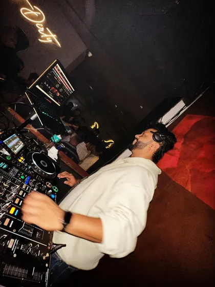 Lost in the music. You have to let it flow through you.