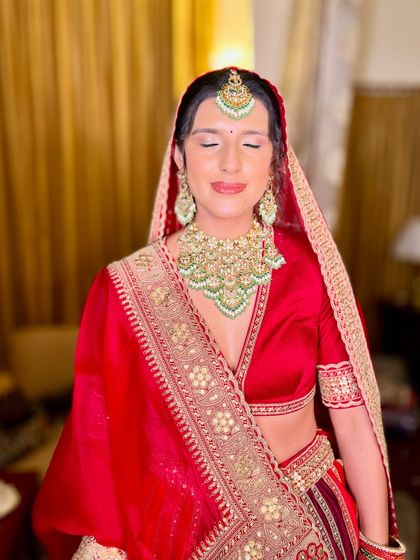 Simplicity is the ultimate sophistication. For this bride, we focused on a clean, minimal makeup look that enhanced her natural beauty without feeling heavy.