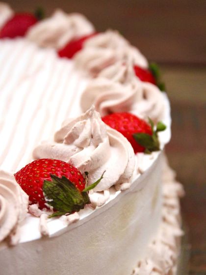 A simple and classic combination, this vegan strawberry cream cake is always a crowd-pleaser. I use fresh strawberries and a light, fluffy plant-based cream to create a dessert that’s perfect for any happy occasion.