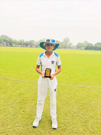 A solo shot of Apurv with his well-deserved trophy.