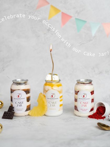 Celebrate any occasion with our cake jars. They are perfect for birthdays, surprises, or just a midweek pick-me-up. Each jar is layered with love and made to impress.
