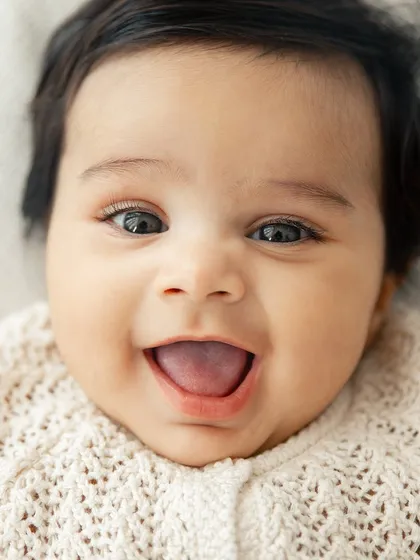 That heart-melting, wide-eyed happy face. I also specialize in capturing the expressive personalities of slightly older babies, around the 3 to 4 month mark.
