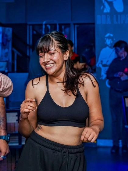 This guest is all smiles as she dances the night away. That's the effect of good music and good vibes.