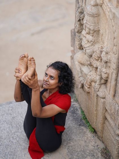 In this pose, Urdhva Mukha Paschimottanasana, I am reminded that growth is uncomfortable. But it is in facing this discomfort that we find our strength and begin to build momentum on our journey of self-discovery.
