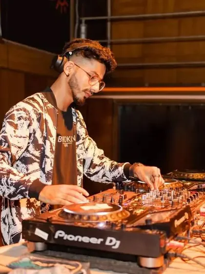 Mixing tracks in a more intimate setting. Whether the club is big or small, my commitment to quality and my focus on the craft remain the same.