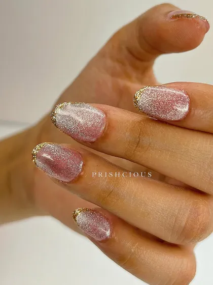 A closer look at the pink cat eye and gold French tip combination. The sparkle and shine on this set is just gorgeous.