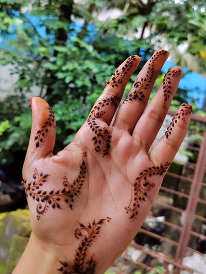 Minimalist & Party Mehendi photo 49