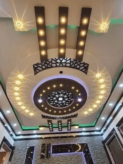 This ceiling is a masterpiece of light and shadow. The design incorporates intricate jali work, multi-level structures, and a dazzling array of spotlights for a dramatic and luxurious effect.