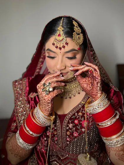 A close-up of my stunner bride. This shot shows the detail of her eye makeup and the way her jewellery perfectly frames her face.