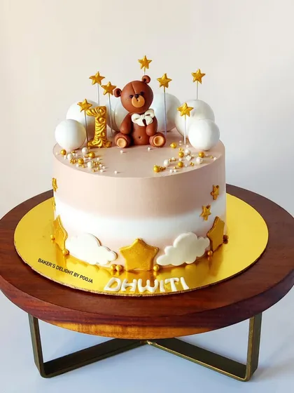 The full view of the elegant teddy bear first birthday cake, perfect for a sweet and gentle celebration.