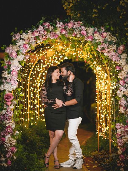 A beautiful portrait in the floral and light archway, a classic and elegant choice for any couple.