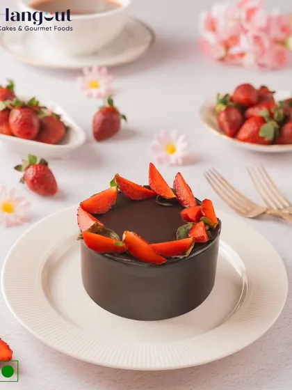 Enjoy the classic pairing of strawberry and chocolate, completely guilt-free. My No-Added Sugar Strawberry and Chocolate Bento cake is a naturally sweet and rich dessert, perfect for a personal indulgence or sharing with someone special.