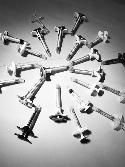 I work with a wide range of filler brands and types. This allows me to select the perfect product with the right properties for each patient's unique anatomy and aesthetic goals.