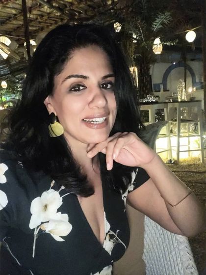 For an impromptu vacation to Goa, my pictures are more about the moments than perfection. Here I am, relaxed and happy, ready for a delicious meal.