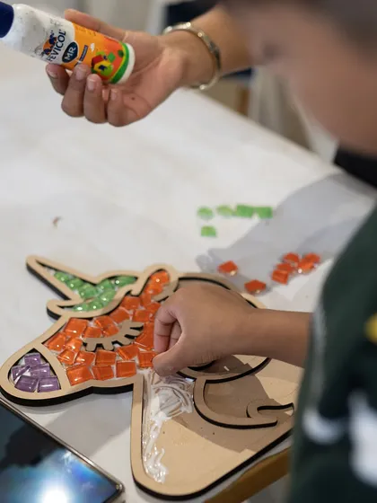 Art is a bridge between generations. I was so touched watching a child and grandmother working together on this mosaic unicorn, sharing a quiet moment of creativity. These are the precious memories we help create at the studio.