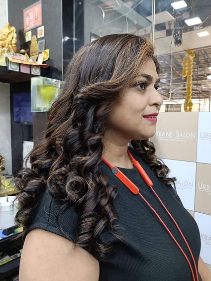 A side profile of this gorgeous global colour and highlights, styled into perfect curls. This look is glamorous and sophisticated.