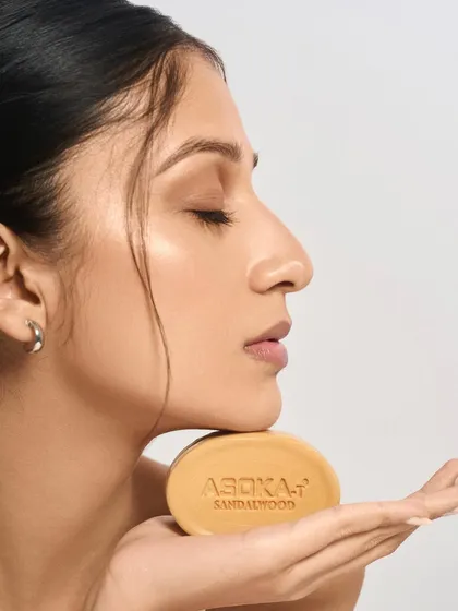 A profile shot highlighting the model's glowing skin. The subtle highlight on the cheekbones and bridge of the nose adds dimension while maintaining a natural, "just-out-of-the-shower" freshness.