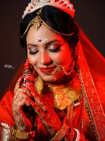 The Radiant Bride: Solo Portraits photo 40