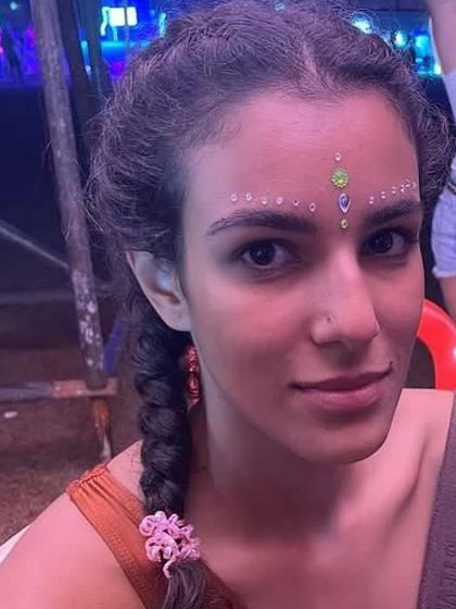 A stunning bindi-inspired design using different sizes of silver gems. This look is perfect for adding a touch of tradition to a modern festival outfit.