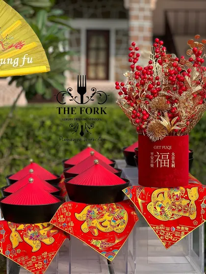Thematic props for my Chinese food station. These details, from the red and gold decor to the traditional hat-shaped lids, help create an authentic and immersive dining experience.