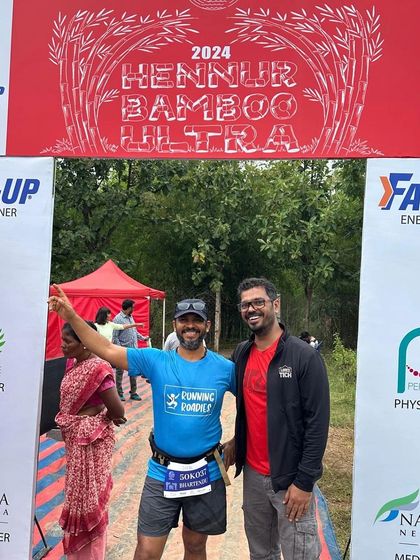 A runner poses with our race director at the Hennur Bamboo Ultra finish line. We pride ourselves on being hands-on and connected with our participants throughout the event.