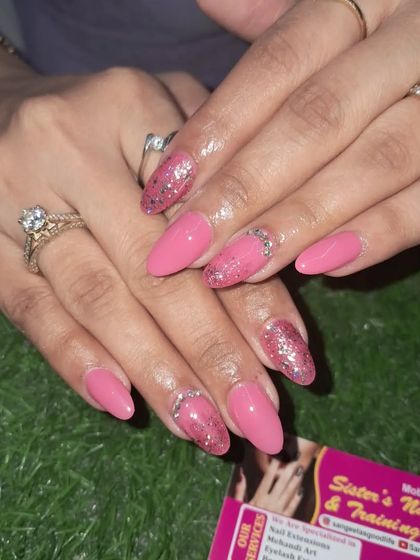 A beautiful pink set with glitter and rhinestone accents for a touch of sparkle.