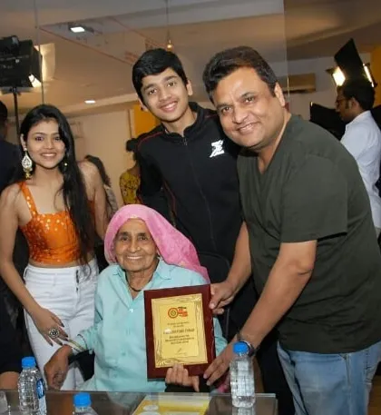 Sharing a moment with the legendary Dadi Chandro Tomar. Her spirit and passion for shooting are a huge motivation for us and our students.