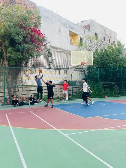 A player attempts a shot over two defenders, learning to score in difficult situations.
