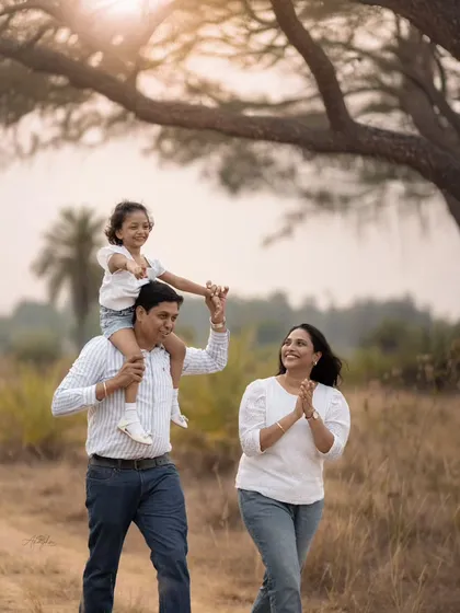 A candid family walk during the magical golden hour. These outdoor sessions are perfect for natural portraits that feel full of life and connection.