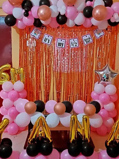 A close-up of the half-birthday setup, highlighting the color combination and balloon arrangement.