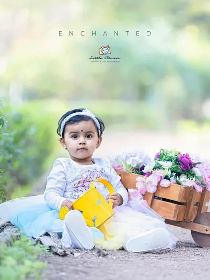This enchanted garden theme is perfect for sitter sessions. The props are scaled for little hands, encouraging interaction and creating adorable photo opportunities.