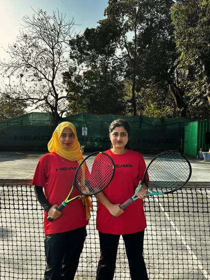 Two players in their Head-sponsored jerseys pose with their rackets, embodying the team spirit of TenniStation.