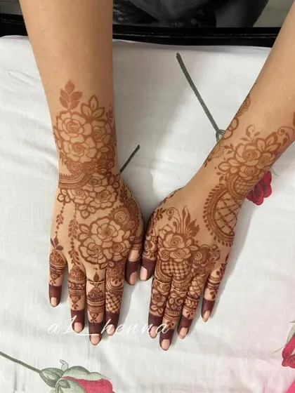 A lovely floral henna design with a rich, developed stain. This shows the beautiful reddish-brown color that my organic henna achieves after setting.