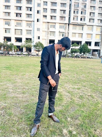 Our black blazer offers a great fit and a clean silhouette. It's one of our most popular rental items for college students and professionals alike because of its versatility.