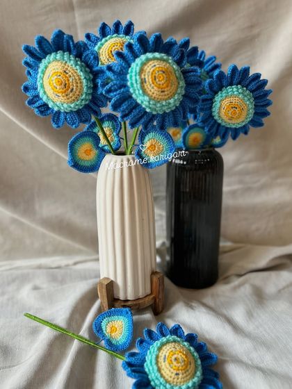 A full bouquet of our blue Van Gogh-inspired sunflowers. This is a true statement piece for art lovers and those who appreciate unconventional beauty.