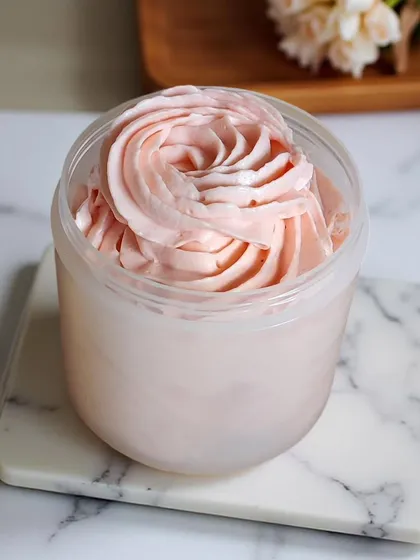 Look at the gorgeous texture of this whipped body cream, freshly made in one of my workshops. It's light, fluffy, and deeply moisturizing.