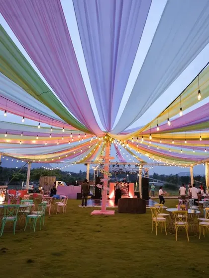 An outdoor sangeet is a canvas for vivid imagination. We transformed a plain lawn into a vibrant celebration tent with glowing colors, Bollywood-inspired lounges, and nostalgic details, showing how we turn any space into a stage for joy.