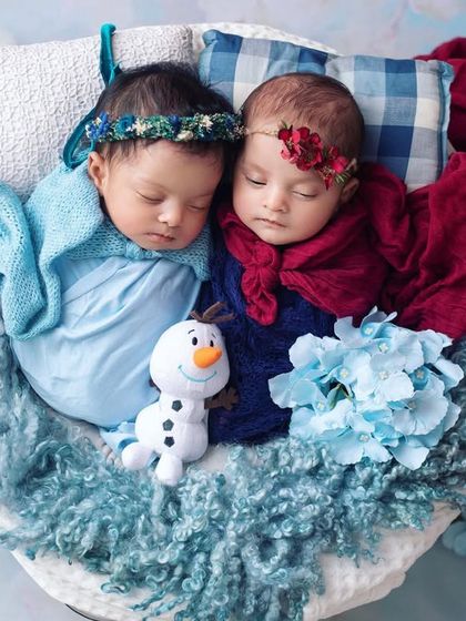 The full view of the Frozen-themed basket, showing how I create a cozy and safe little world for the twins. The different textures and props make the scene feel magical.