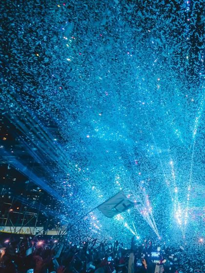 A shower of blue confetti creating a magical, underwater-like effect during the Martin Garrix show.
