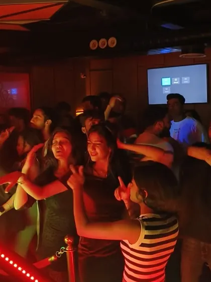 The crowd at The Fixx Bar dancing and enjoying the music.