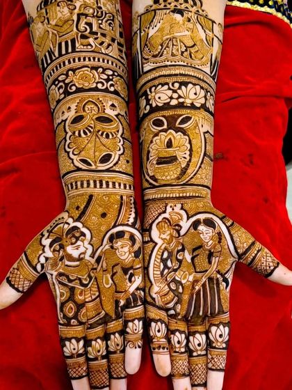 Another variation of a playful couple portrait, this design shows the groom lifting the bride, surrounded by intricate patterns.